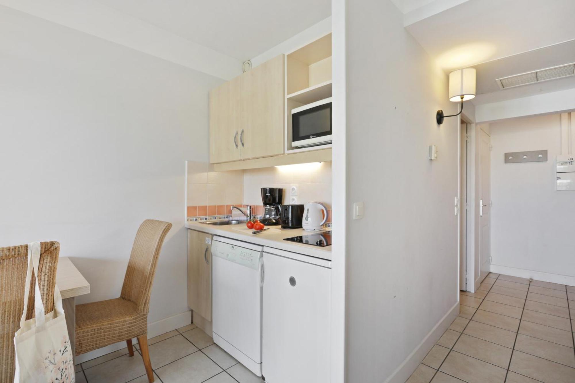 Residence Heliotel Marine Saint-Laurent-du-Var Eksteriør billede