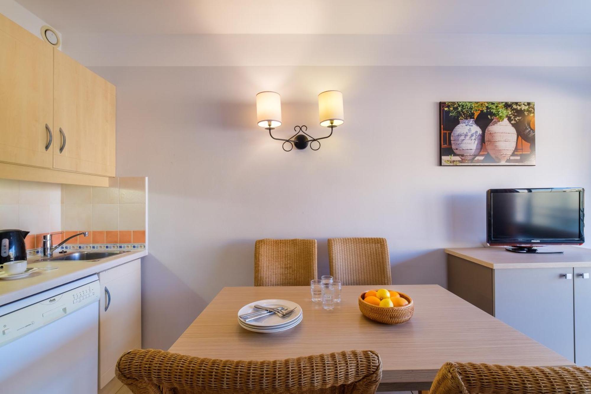 Residence Heliotel Marine Saint-Laurent-du-Var Eksteriør billede