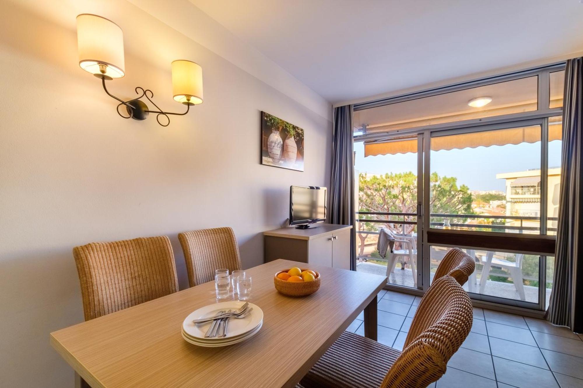 Residence Heliotel Marine Saint-Laurent-du-Var Eksteriør billede