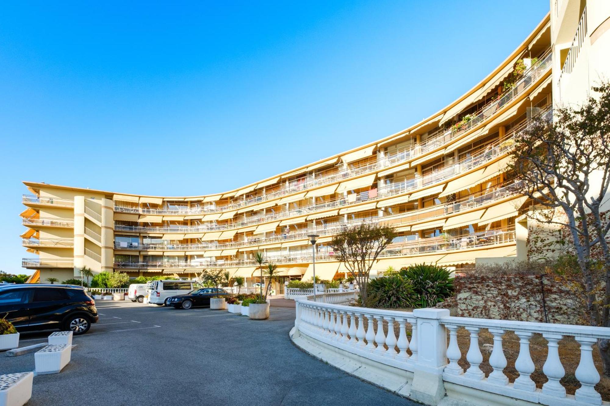 Residence Heliotel Marine Saint-Laurent-du-Var Eksteriør billede
